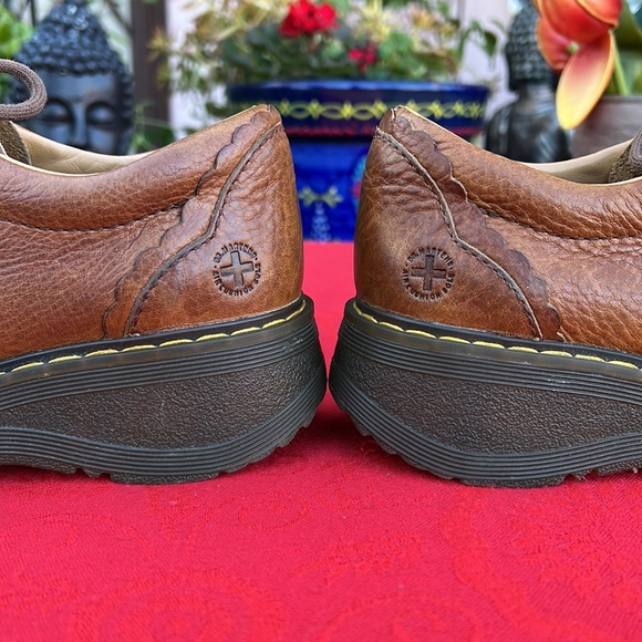 Dr. Martens Whiskey Brown Vintage Scalloped Edge Y2K Chunky Oxfords - Picture 16 of 17